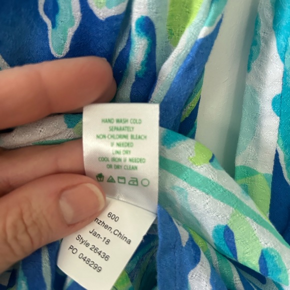 EUC Lilly Pulitzer button front blouse, size large - Picture 6 of 6